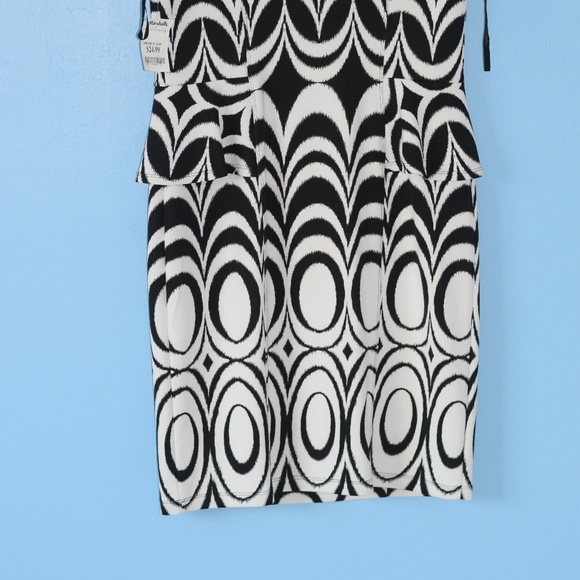 Dress - Picture 6 of 6